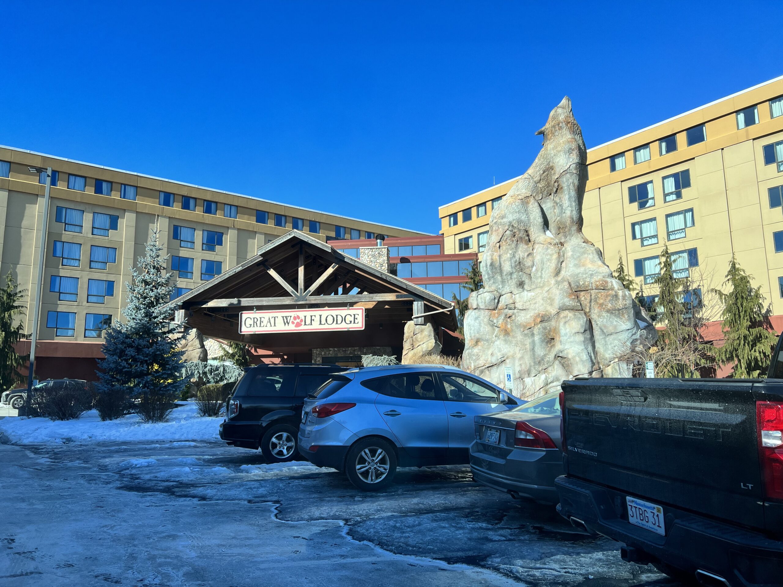 Dining and Shopping at Great Wolf Lodge